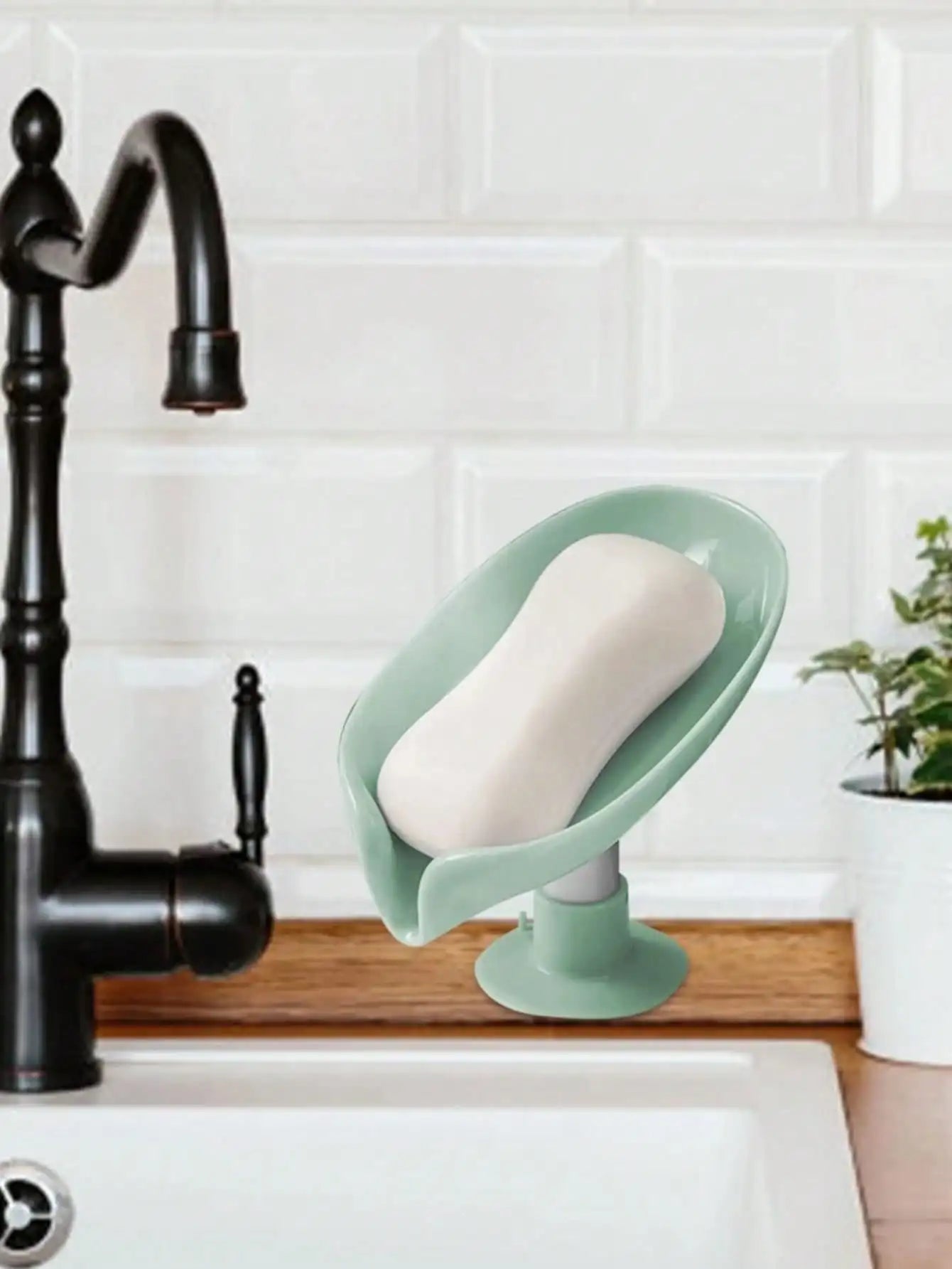 Plastic Soap Holder Leaf Shaped Suction Cup Flowing Tray Box Qme green