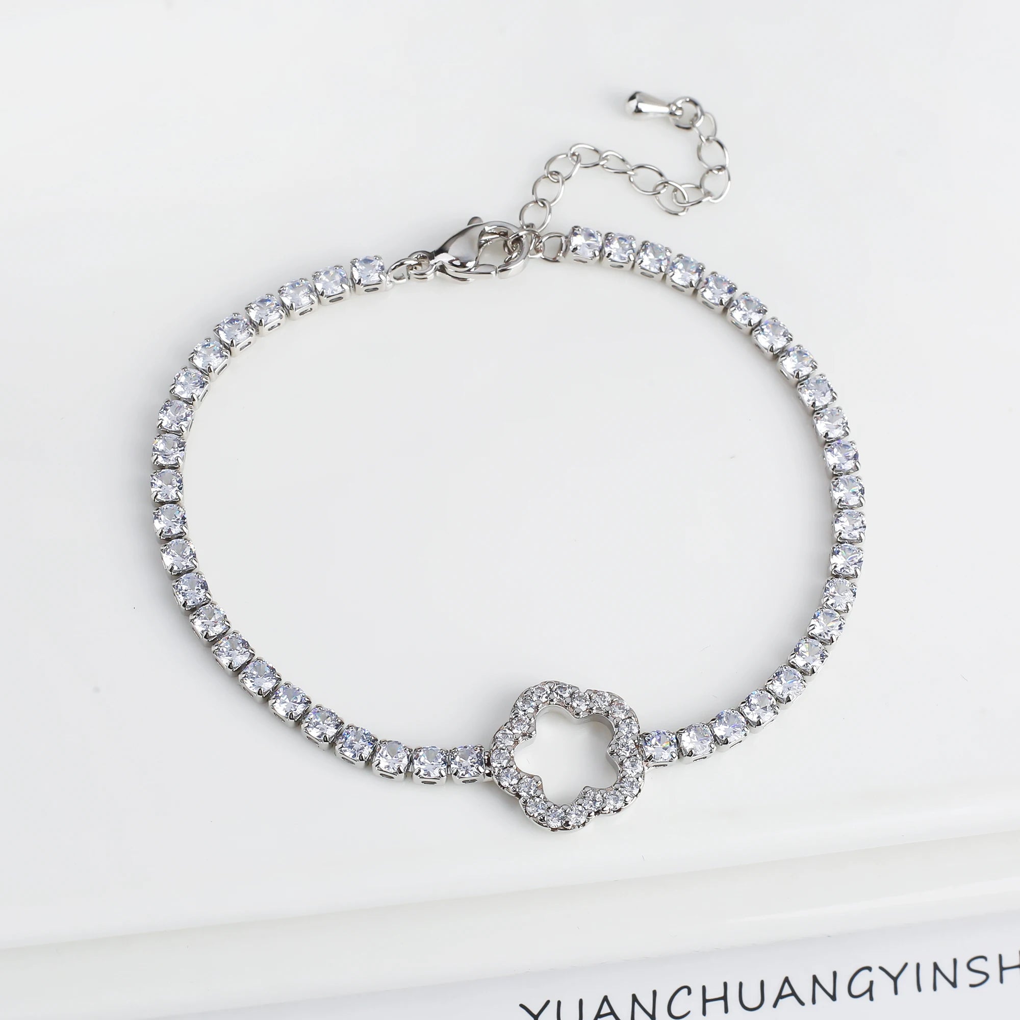 Gold/Silver/Rose Gold Shiny Cubic Zirconia Hollowed Out Five Leaf Flower Bracelet Simple for Woman Party Fashion Jewelry Clover Qme Silver