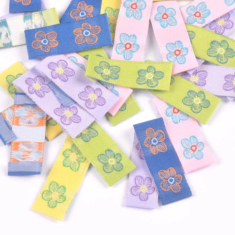 50Pcs Candy Color Mixed Flower Pattern Embroidery Labels Garment Tags For Sewing Accessories Clothes Bag Handmade DIY Supplies Qme