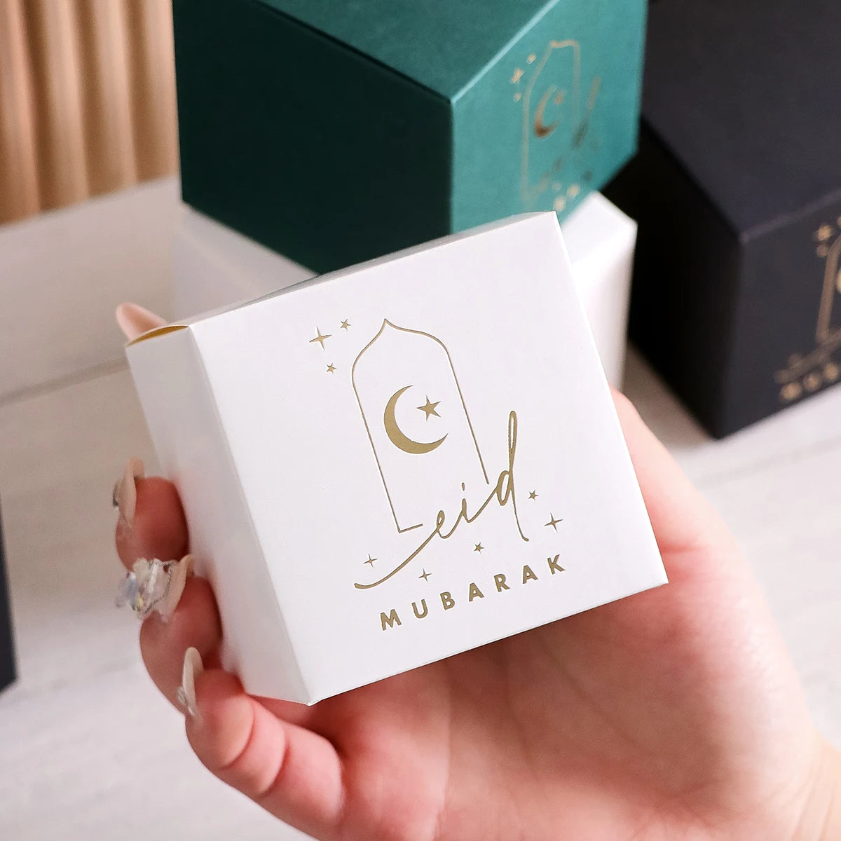 10Elegant Mini Gift Boxes in Classic White, Black and Green Colours with a Gold Crescent and Star Design, Perfect for Candies, C Qme