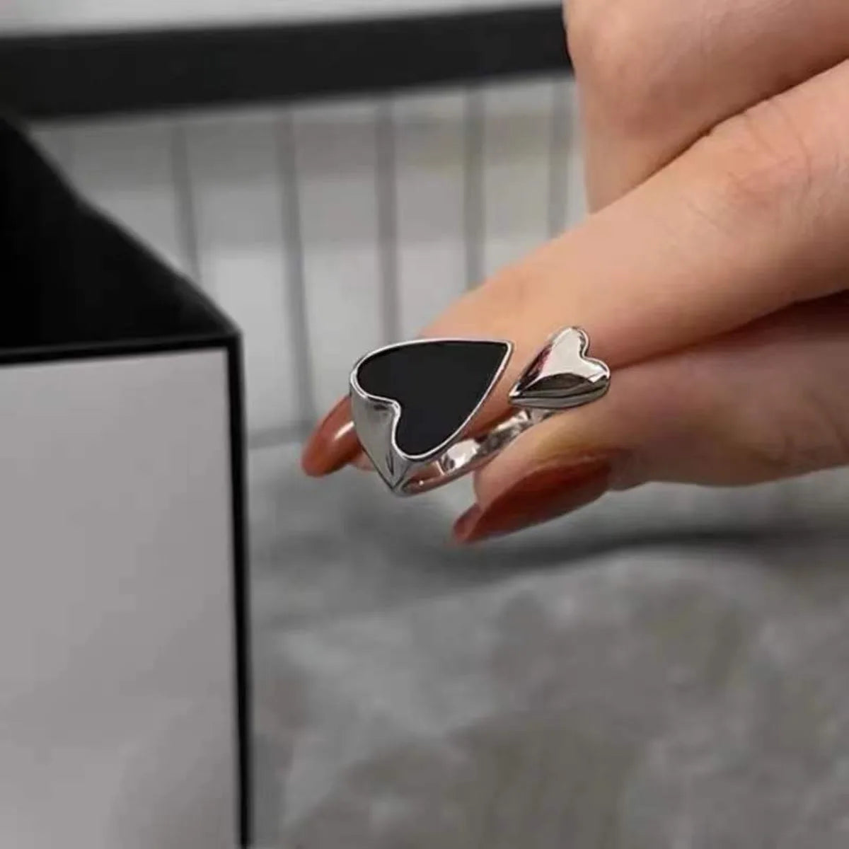New Trendy Two-color Black Heart Rings for Women Minimalist Aesthetic Drop of Oil Open Rings Female Metal Punk Party Jewelry Qme