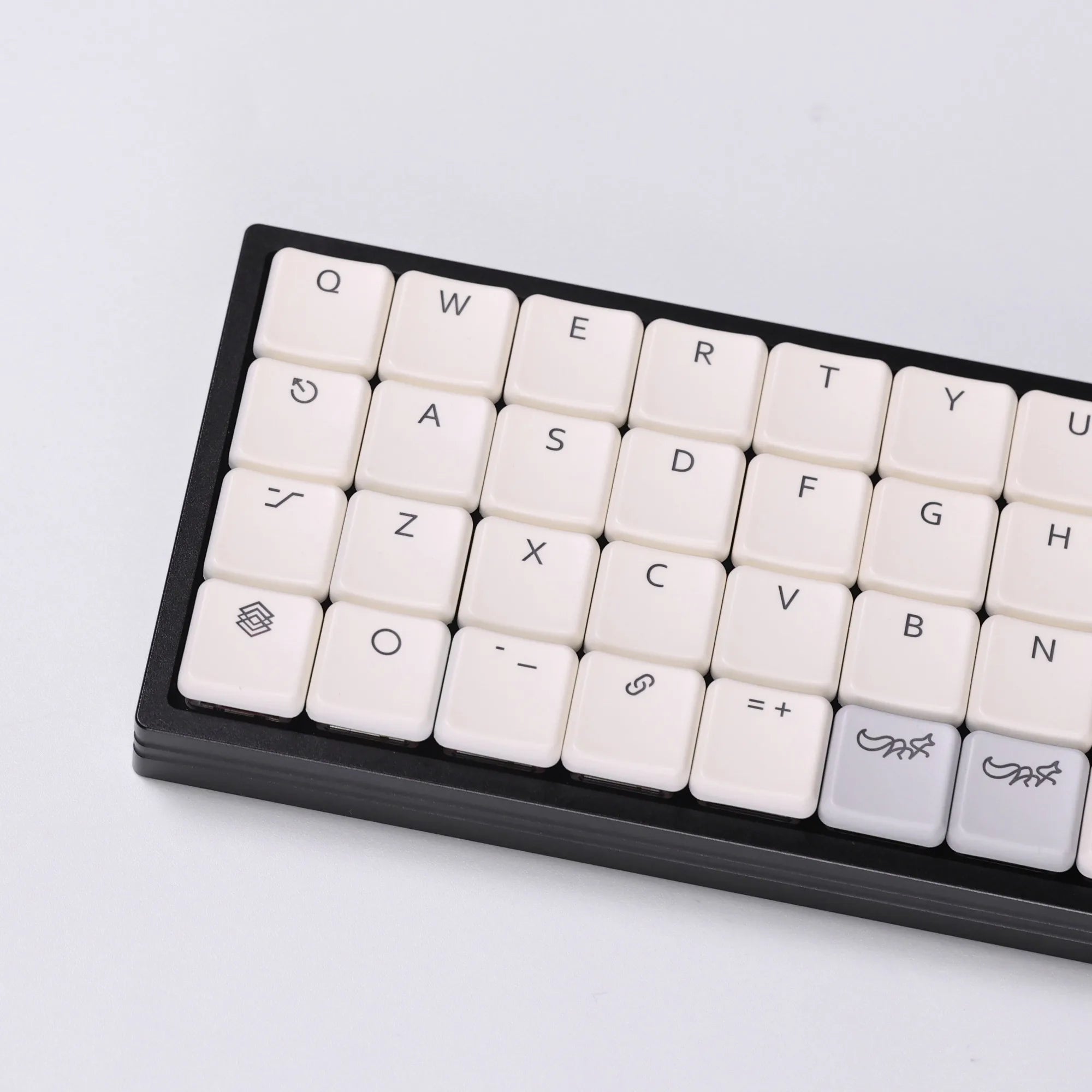 Chosfox 69 Keys CFX White Translucent Low Profile Choc PBT Keycaps RGB for Kailh 1350 Low Profile Switch Mechanical KeyboardChos Qme