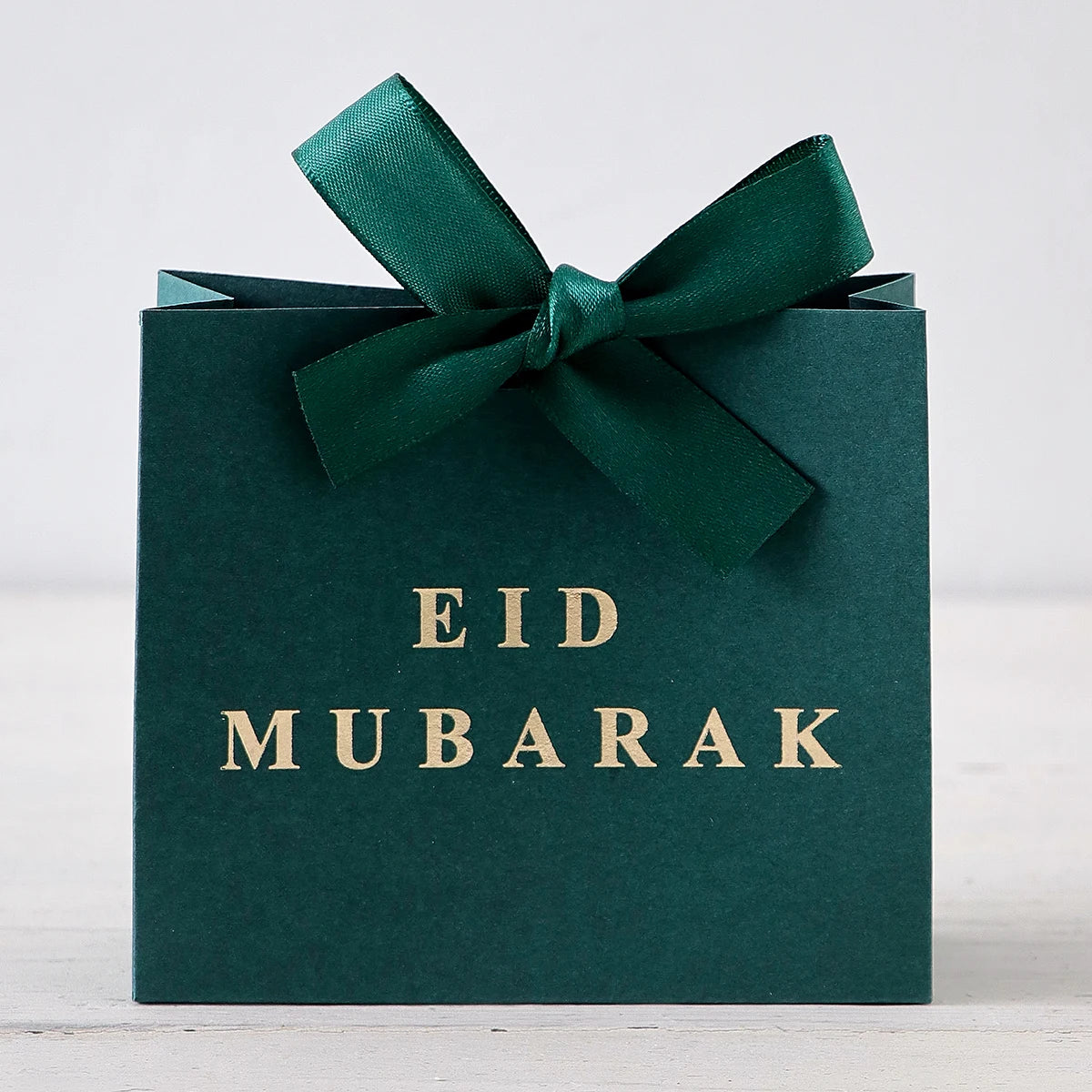 This 5-Piece Eid Gift Box Is Decorated with Ribbon Bows and Exquisite Paper Packaging, Perfect for Holiday Parties, and Can Hold Candies, Cookies, Jewelry, and More Multiple Styles Available (Black, Pink, White, Green, Red). Qme Zj-Green-5Pcs 11.5X10X4.5Cm