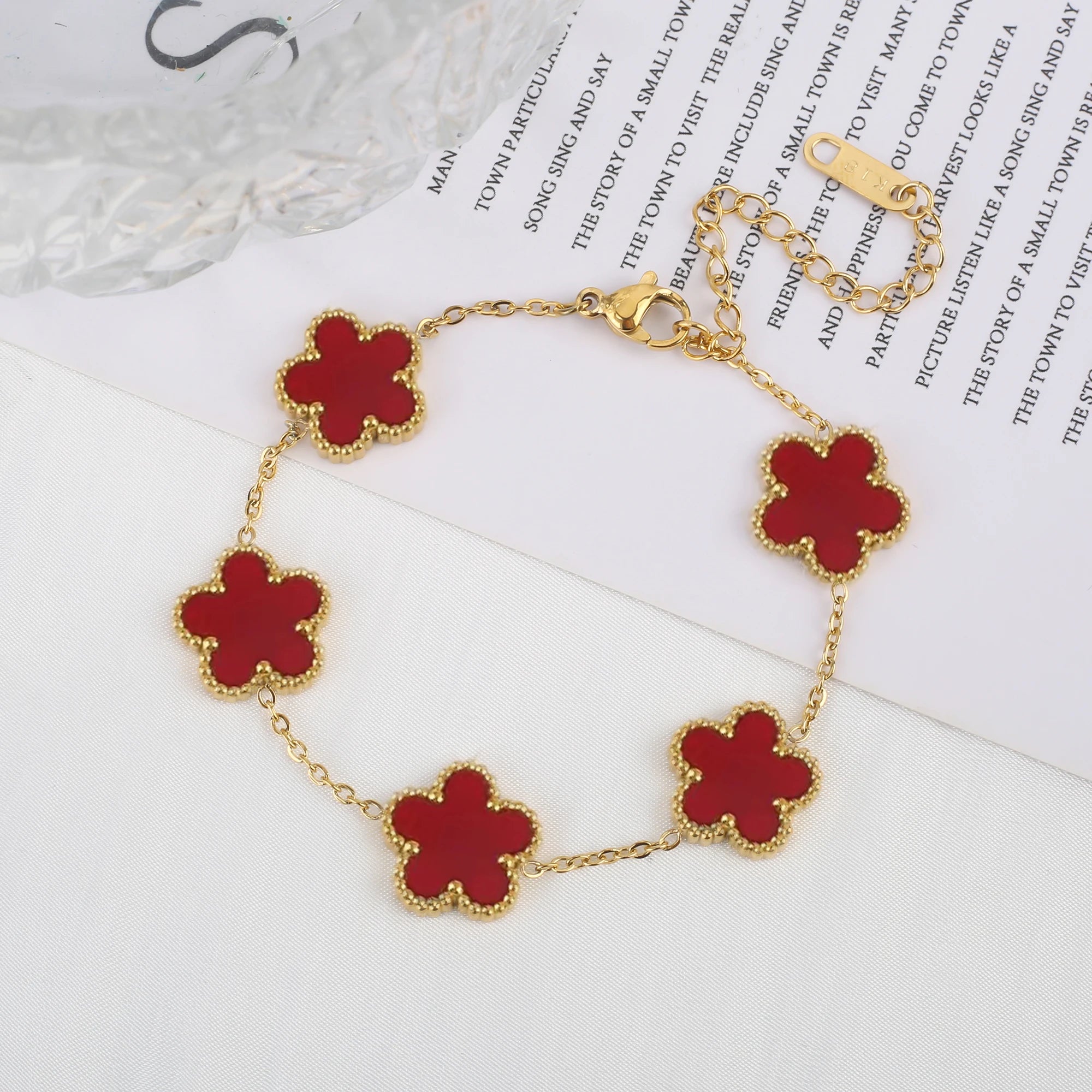 Light Luxury Stainless Steel Hot Sale Black and White Shell Five Leaf Flower Bracelet Simple Woman Fashion Daily Party Jewelry C Qme Bracelet 5