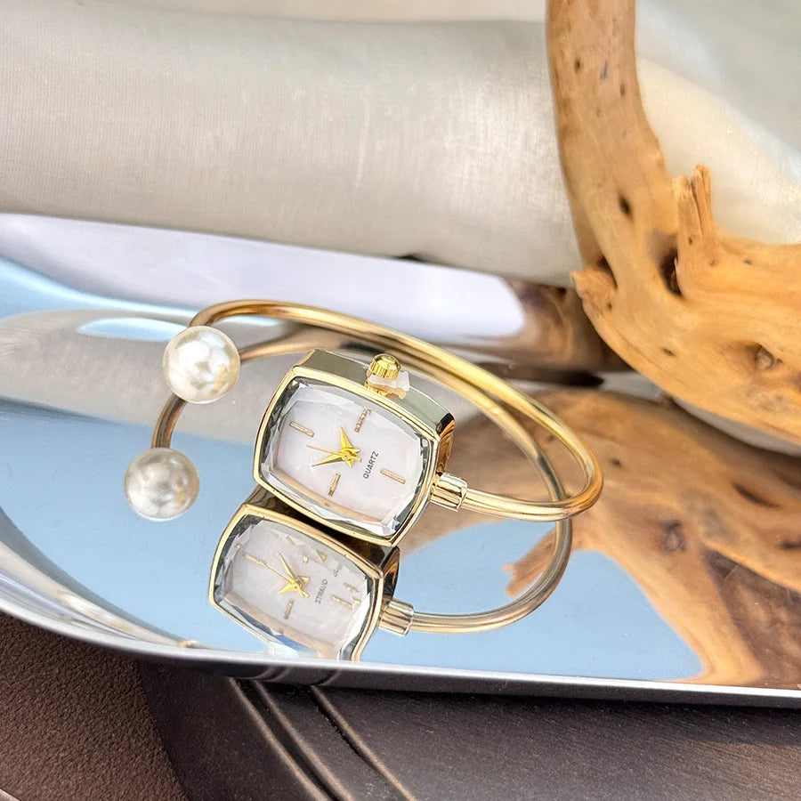 Simple and convenient to wear bracelet style wristwatch for women with high looks and fashion, square pearl watch for women Qme