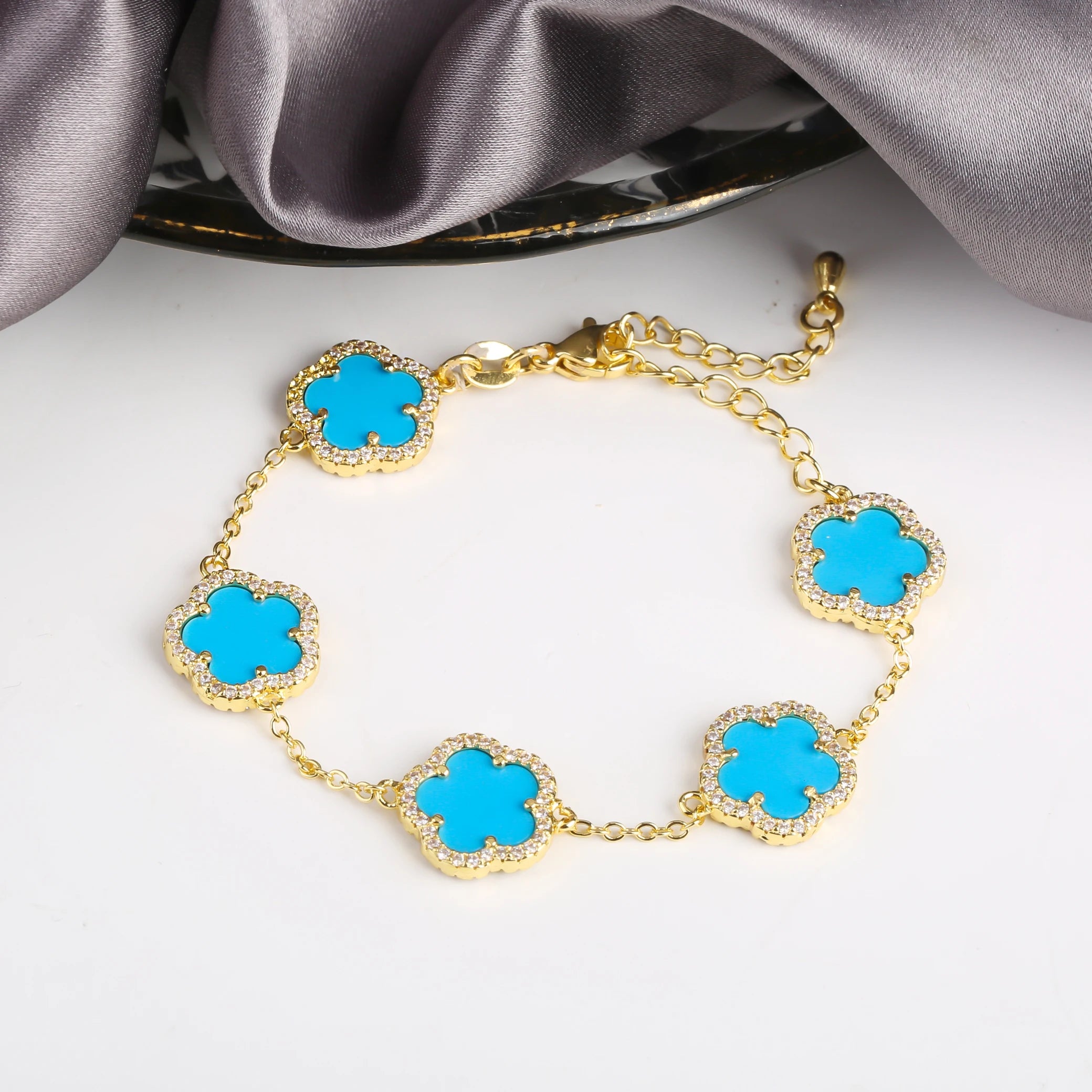 2023 INS Hot Sale 10 Colors Five Leaf Flower Bracelet Classic Fashion Adjustable Bracelet Sweet Romantic Woman Party Jewelry Qme 28