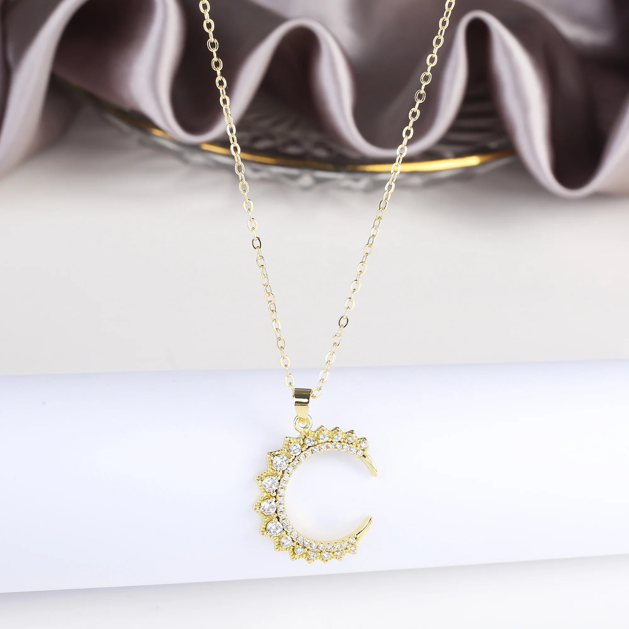 Creative Bling Cubic Zirconia C Shape Adjustable Pendant Necklace Fine Wedding New Year Jewelry Accessories Gift Wholesale Qme White 50cm