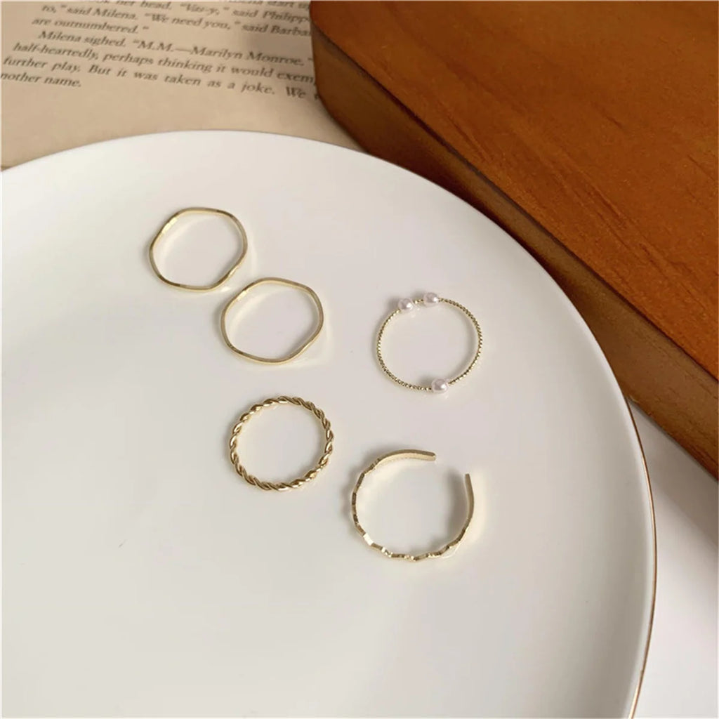 5pcs/set Rings for Women Simple Three Pearl Wavy Metal Twist Combination Joint Ring Trendy Personality Golden Party Jewelry Gift Qme