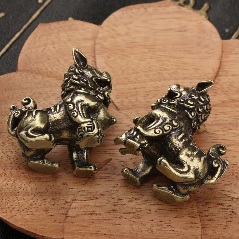 1Pair Lion Brass Tea Pet Exquisite Vintage Statue Decor for Home Hotel Restaurant Desktop Mini Lion Ornament Retro Design Qme