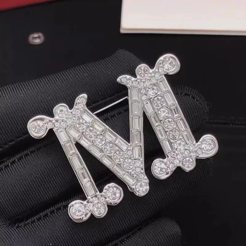 Rhinestone Letter Initial Brooch Pin, Sparkly Alphabet Lapel Pin Fashion Jewelry Gifts for Women Coat Dress Decoration Qme D