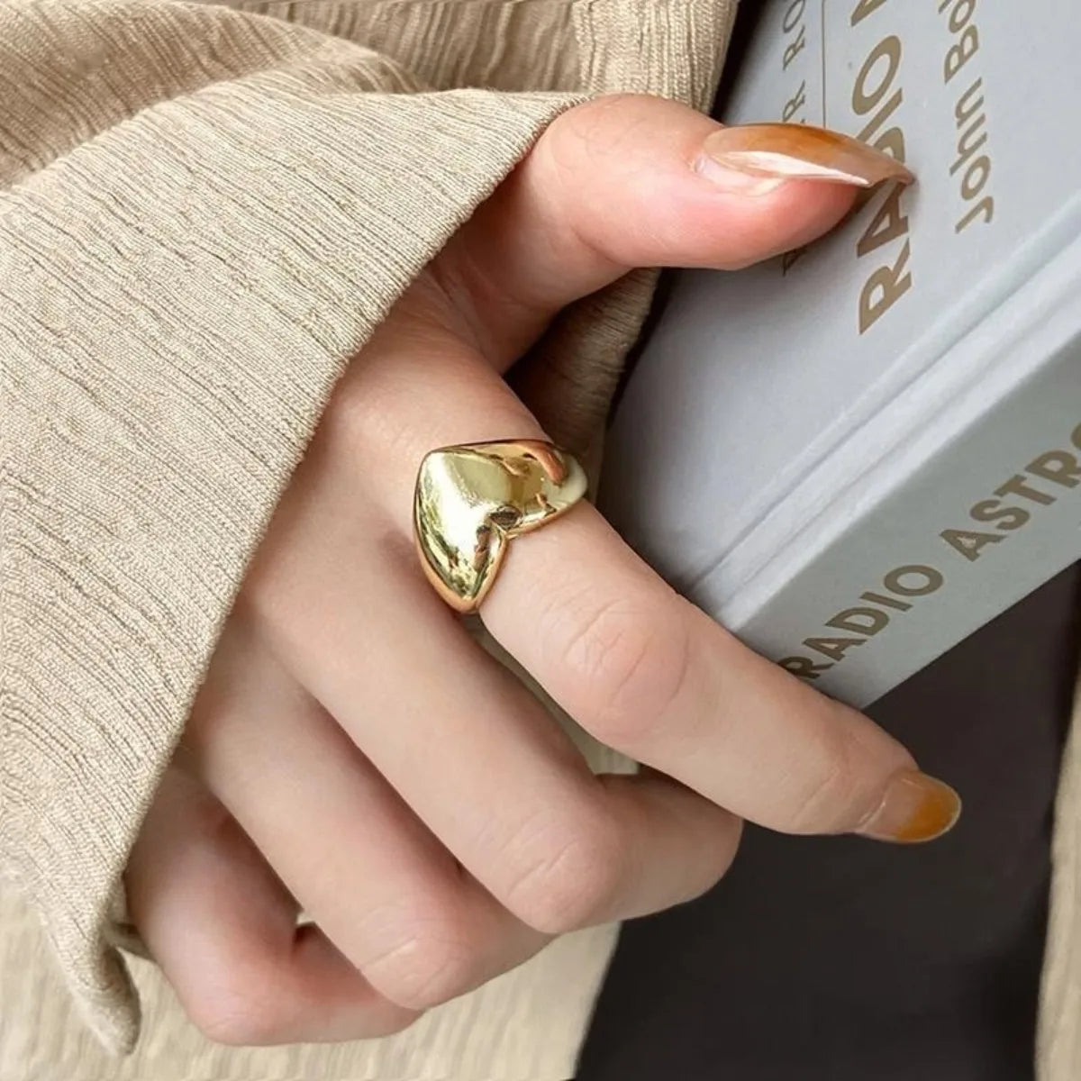 New Simple Smooth Metal Personality Heart Rings for Women Men Y2K Trendy Ring Elegant Party Jewelry Couple Gifts Versatile Qme