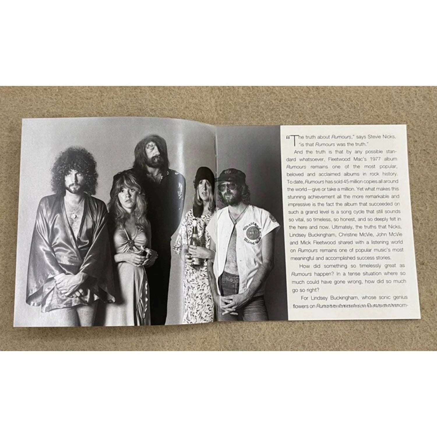 Rock Music CD Album with Retro Black-and-White Couple Silhouette Cover Elegant Design & Classic Tracks Creating A Nostalgic Vibe Qme