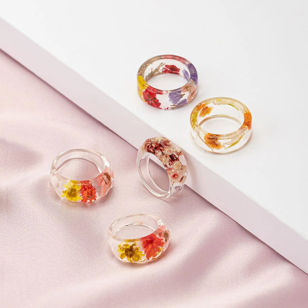 Fashion Flowers Minimalist Resin Daisy Dried Flower Retro Acrylic Ring Female Creative Personality Fresh Ring Wholesale Gift Qme