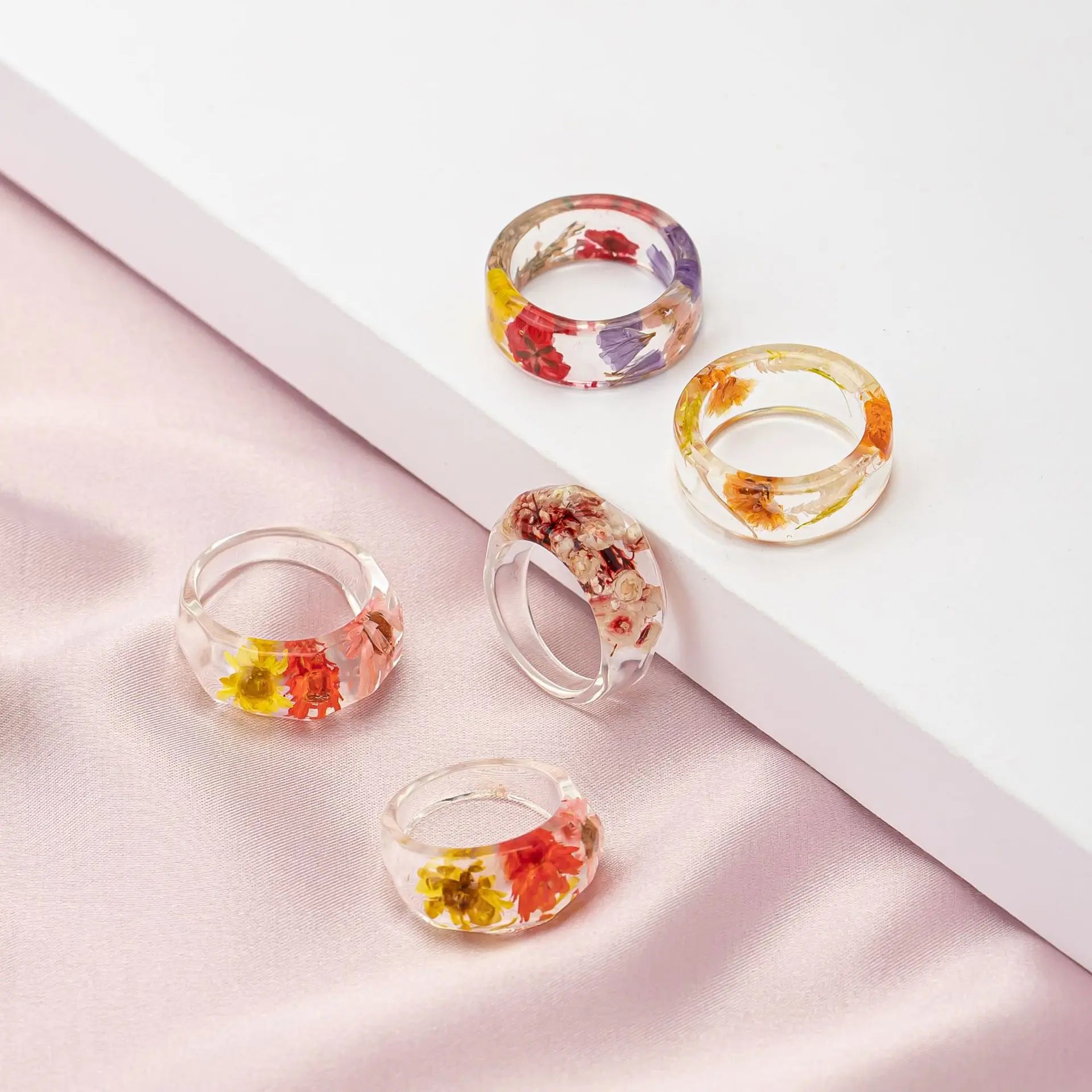Fashion Flowers Minimalist Resin Daisy Dried Flower Retro Acrylic Ring Female Creative Personality Fresh Ring Wholesale Gift Qme
