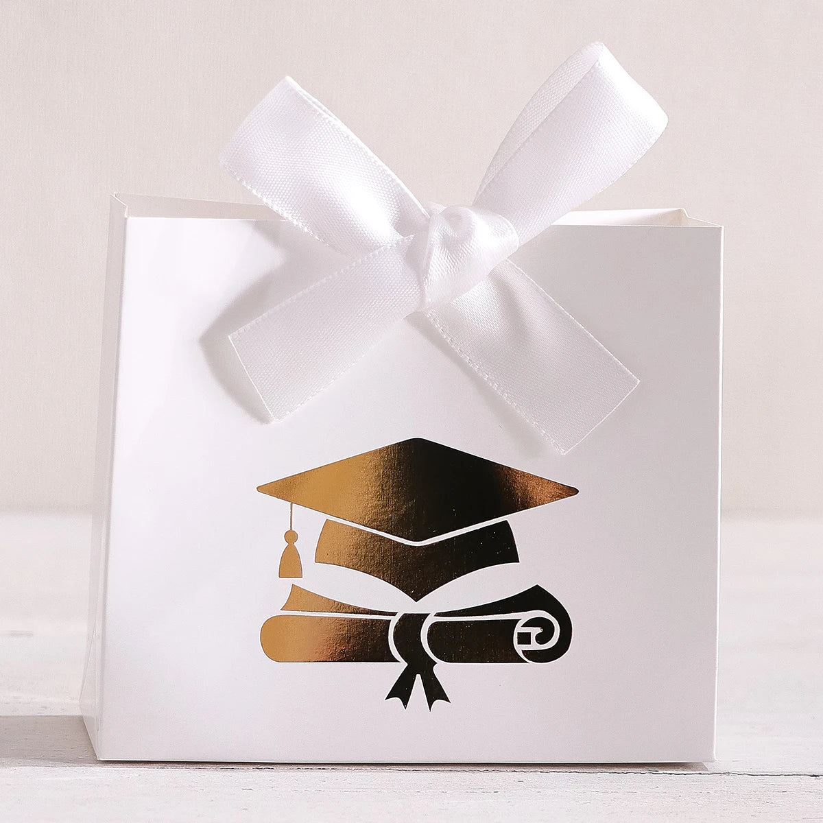 5 Pieces Doctoral Cap Design Candy Favor Boxes | Graduation Party Decorations and Favors Celebrate the Joy of Graduation Season! Qme 5pcs-white-white