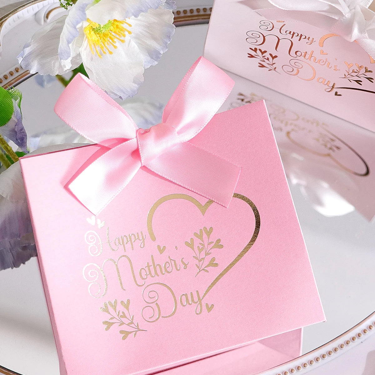 5Pcs Mother's Day Gift Boxes - Small and Elegant Candy Boxes for Mother - Pink and White Design with Gold Paper Printing - Ribbo Qme