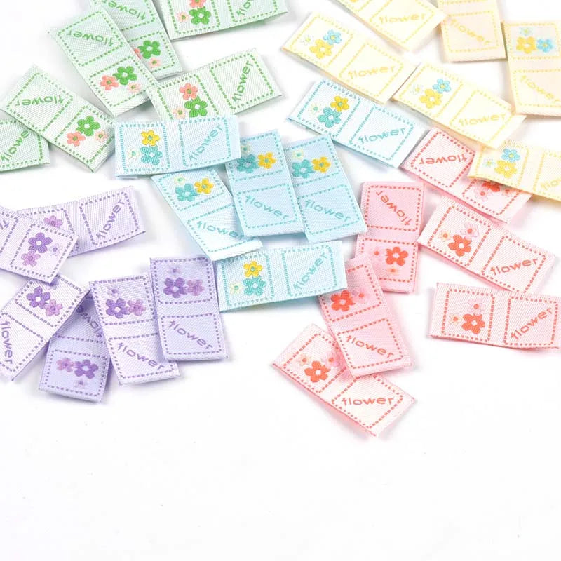 50pcs Mini Flower Pattern Embroidery Labels For DIY Crafts Accessories Clothing Tags Sewing Hats Bags Supplies 30x15mm c3611 Qme