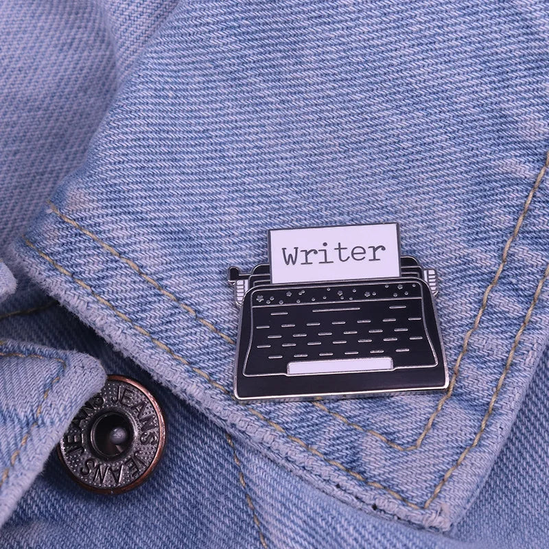 Classic Comedy Enamel Pins American Fashion TV Show Brooches for Friends Backpack Metal Lapel Pin Badges Jewelry Wholesale Qme