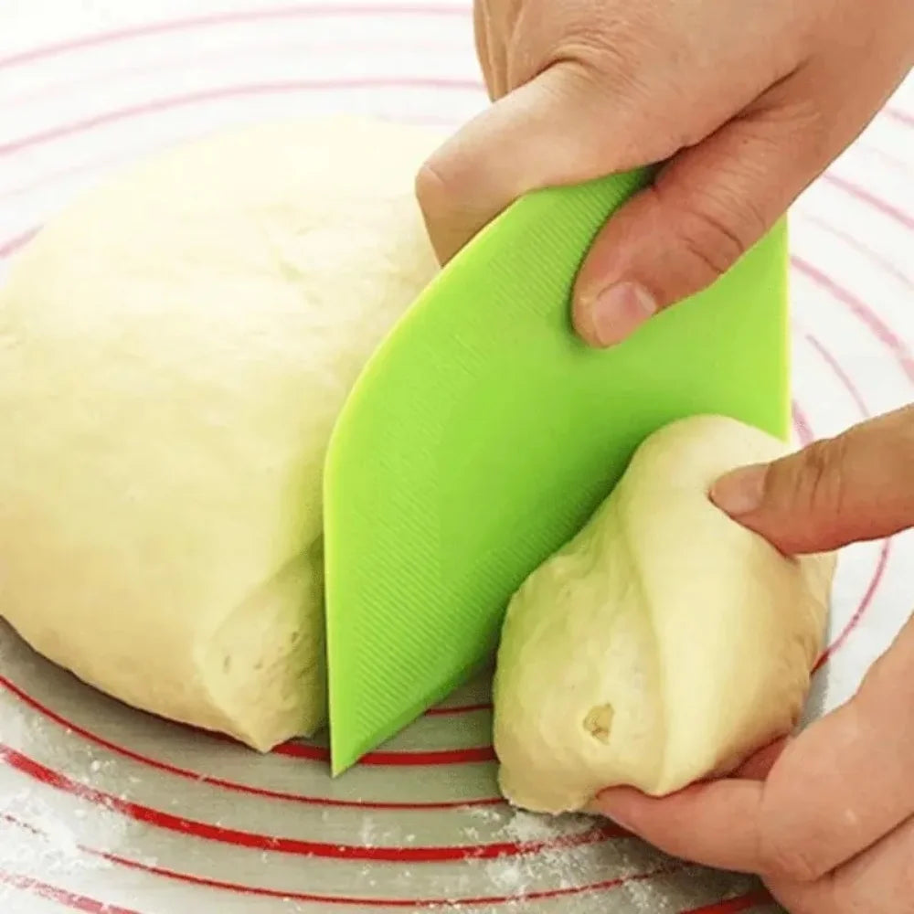 Kitchen Baking Accessory Dough Scraper Cream Spatula Multifunctional Cutting Tool For Homemade Bread Pizza Fondant Pastry Qme