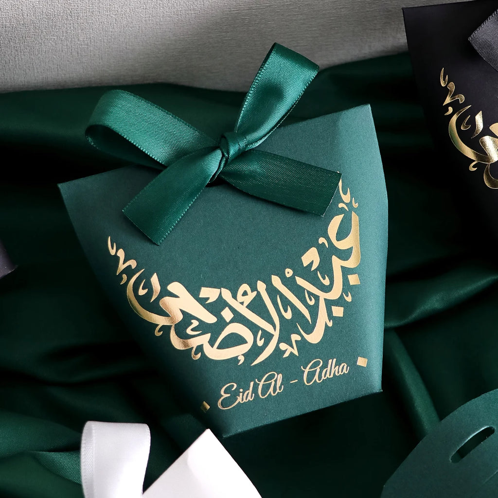 A Set of 10 Small and Exquisite Eid Candy Boxes, Featuring White, Black, and Green as the Main Colors, Adorned with Beautiful Golden Moon Patterns and Ribbons, Are the Perfect Choice for Celebrating the Eid Al-Adha Qme