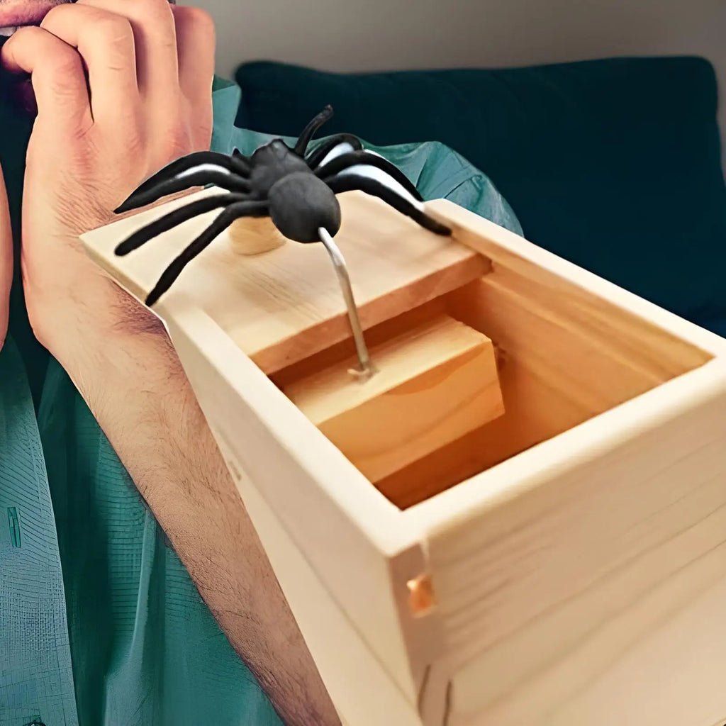 Spider Box Scary Home Decor Fake Spider Jump Rubber Animal Prank Toys for Coworkers Kids Holiday Party Birthday Fool's Day Qme