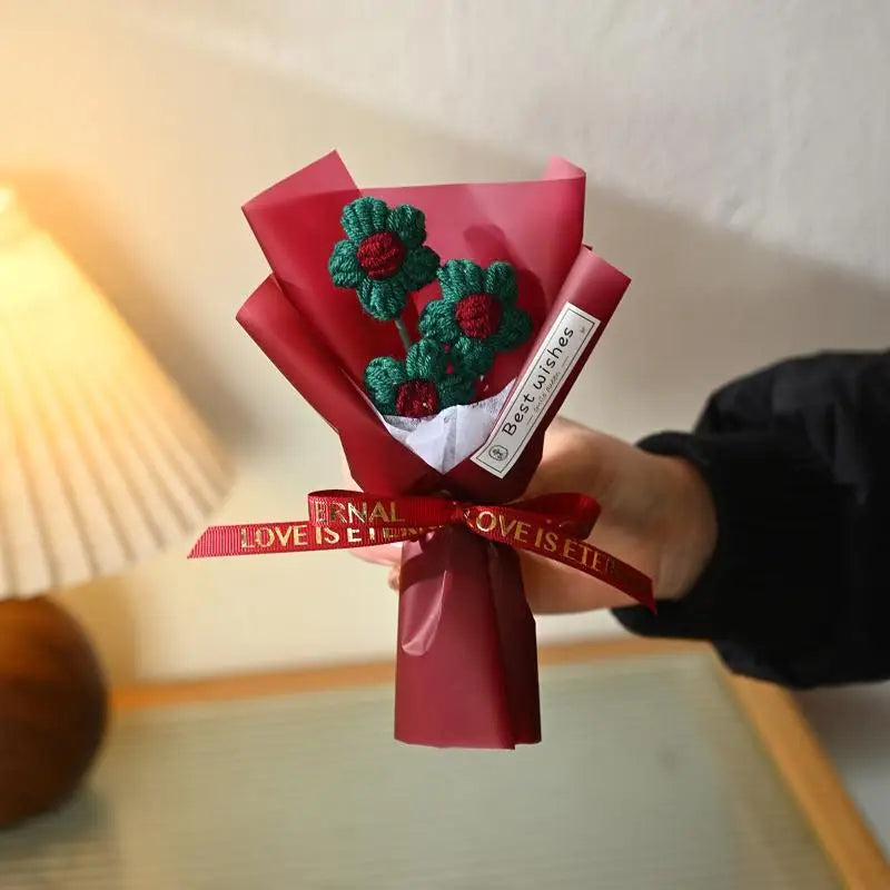 Mini Handmade Yarn Flower Bouquet Crochet Heart Valentine's Day Qme A16
