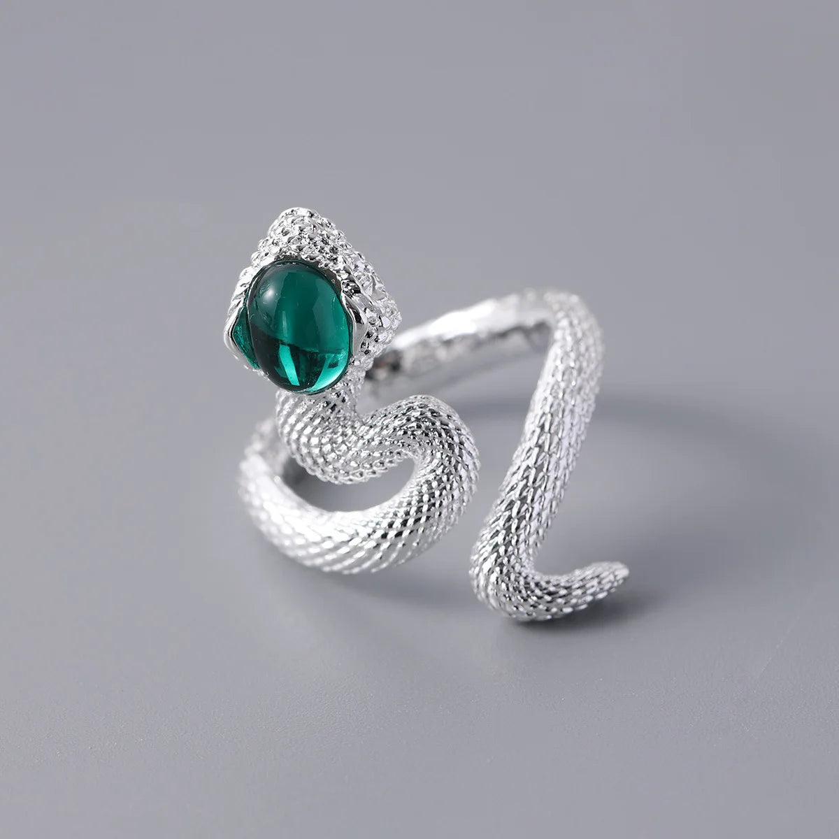 Original Design Light Luxury Snake Opening Ring for Men and Women Simple Retro Fashion Snake Ring Wholesale Qme green Silver Plated resizable