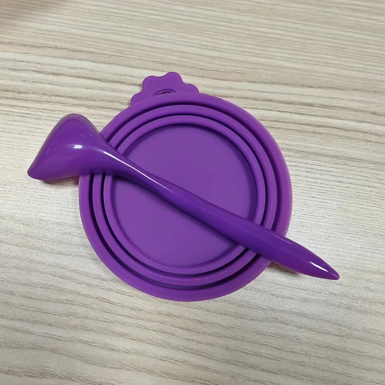 2pcs/set Reusable Pet Food Can Cover and Spoon Portable Dogs Cat Storage Tin Cap Lid Seal Cover Health Pet Supplies Pet Lids Can Qme PURPLE