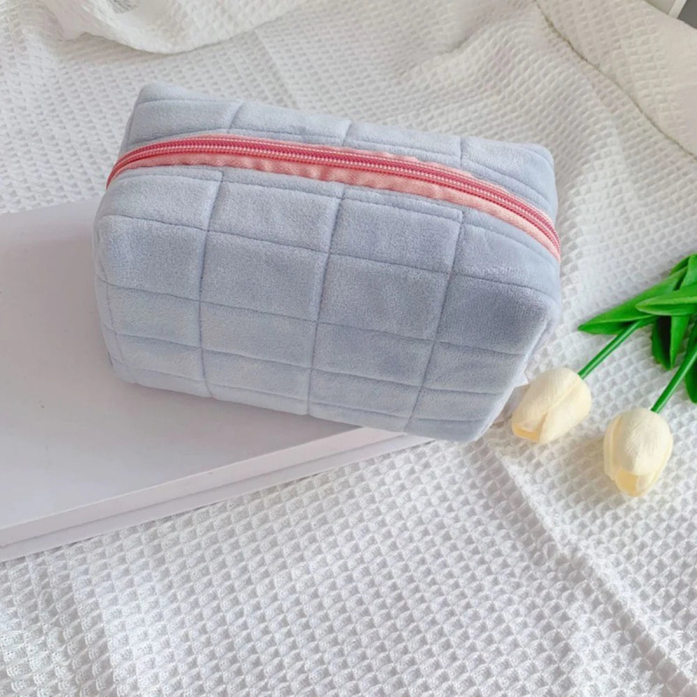 Cute Plush Makeup Bag for Women Portable Travel Small Cosmetic Bags Solid Color Zipper Toiletry Bag Washing Pouch Storage Bags Qme