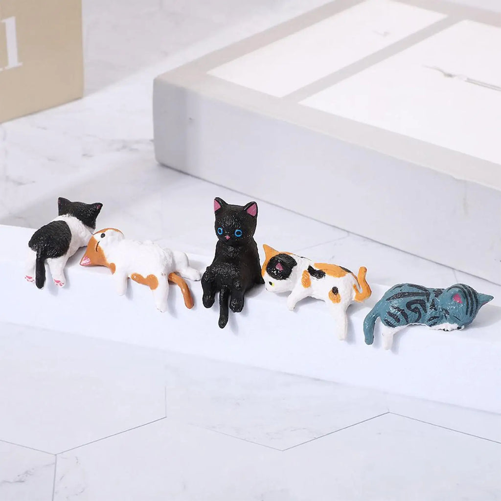 Cat Figurines Cartoon Resin Cute Car Ornament 5 Pieces Kitten Figurines Desk Decor for Women Vehicle SUV Dashboard Computer Desk Qme