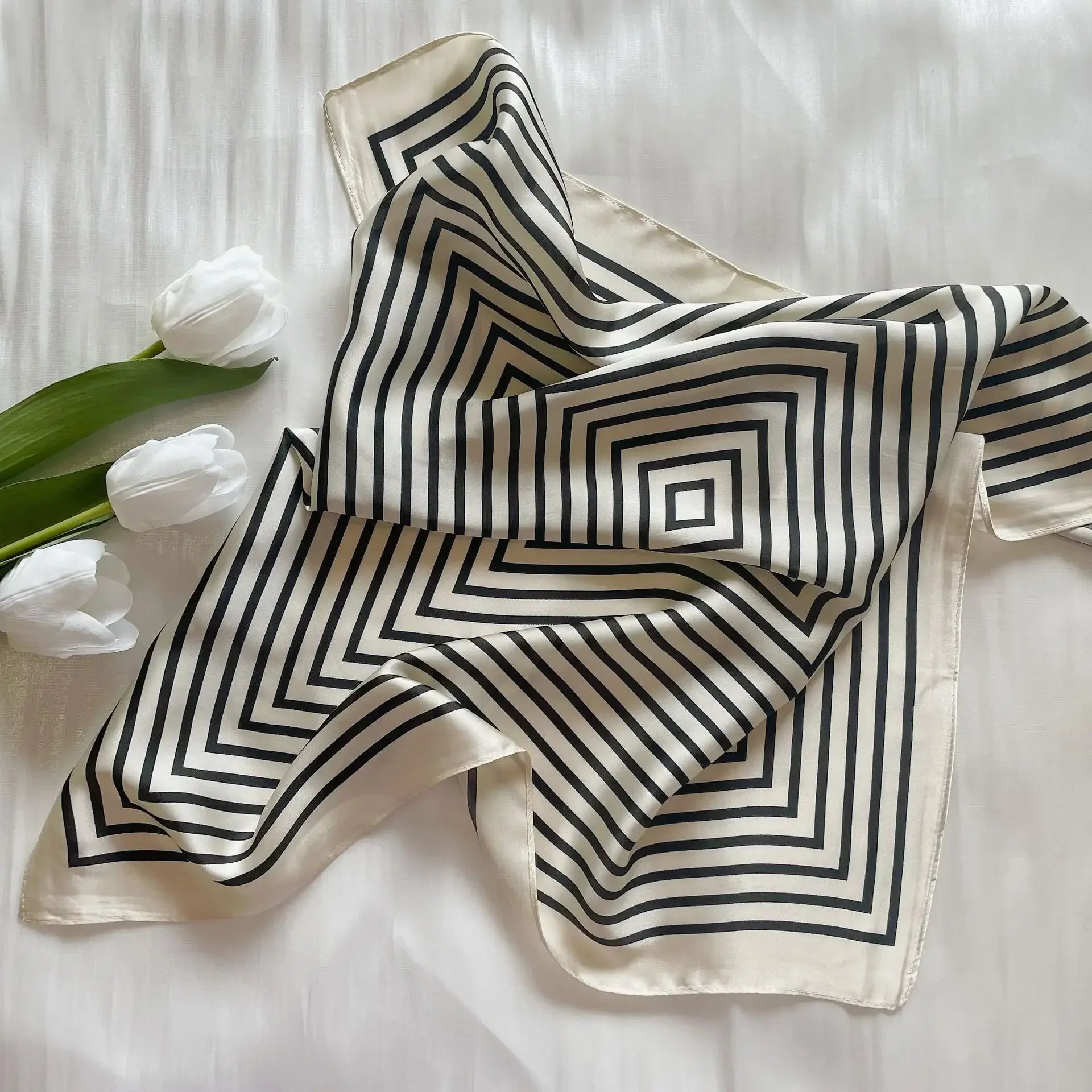 Women Silk Black and White Stripes Square Scarf Luxury Brand Female Beach Stoles Square Scarf Versatile for Spring Sum Qme XH