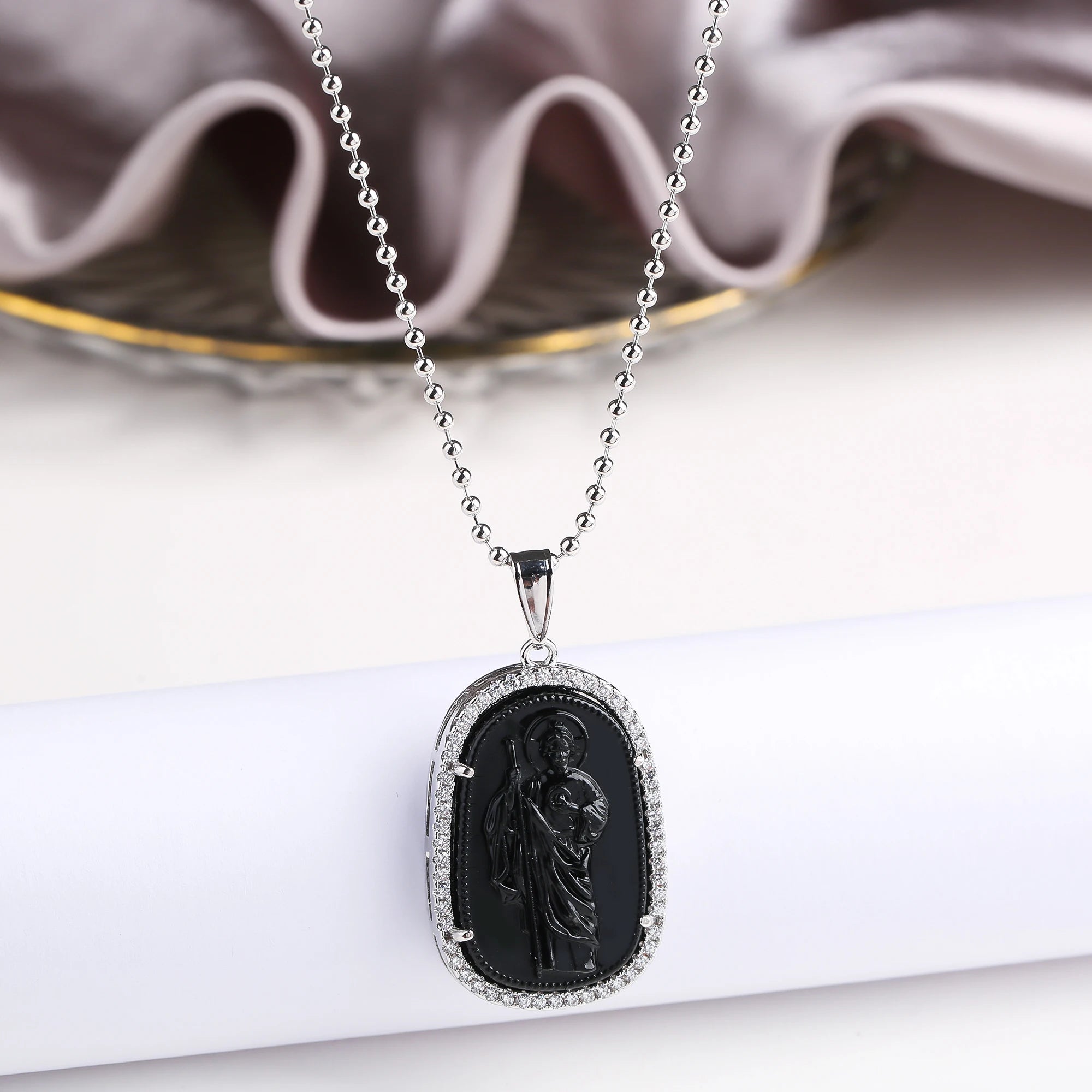 High Quality Creative Shiny Zirconia Crystal St. Jude Pendant Necklace Classic for Man Woman Religious Fine Jewelry Party Gift Qme Silver Black