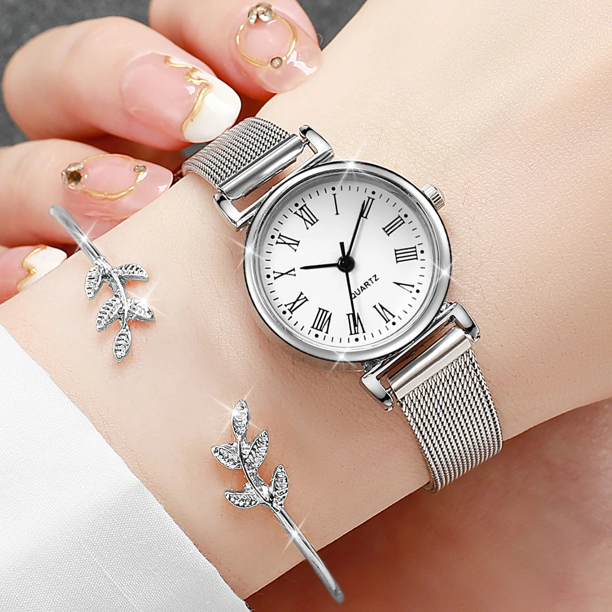 2-piece ins compact and minimalist metal mesh strap quartz women's watch leaf bracelet women's watch case Qme