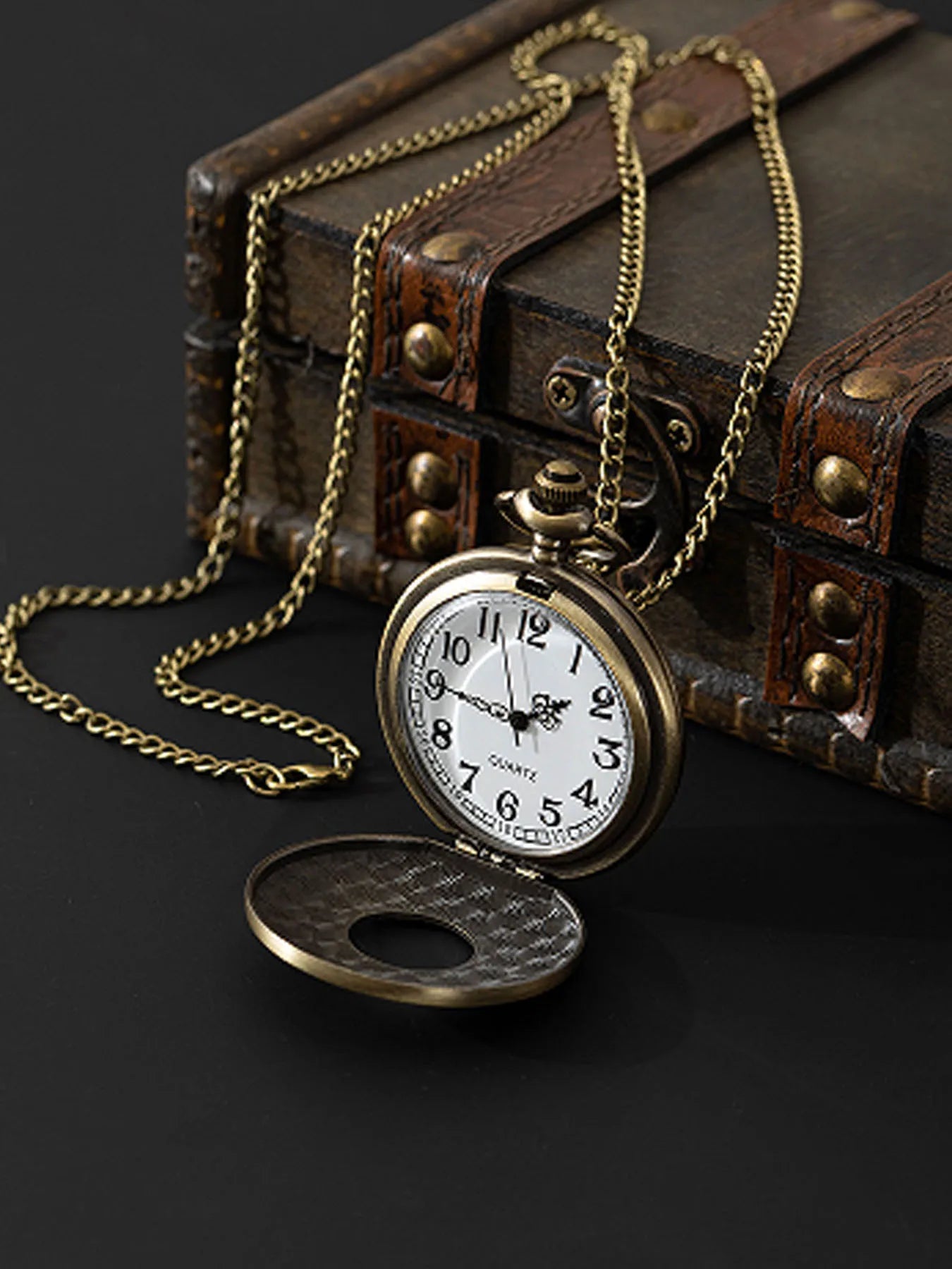Personalized retro style pocket watch, fashionable, exquisite, versatile, creative hanging watch gift Qme