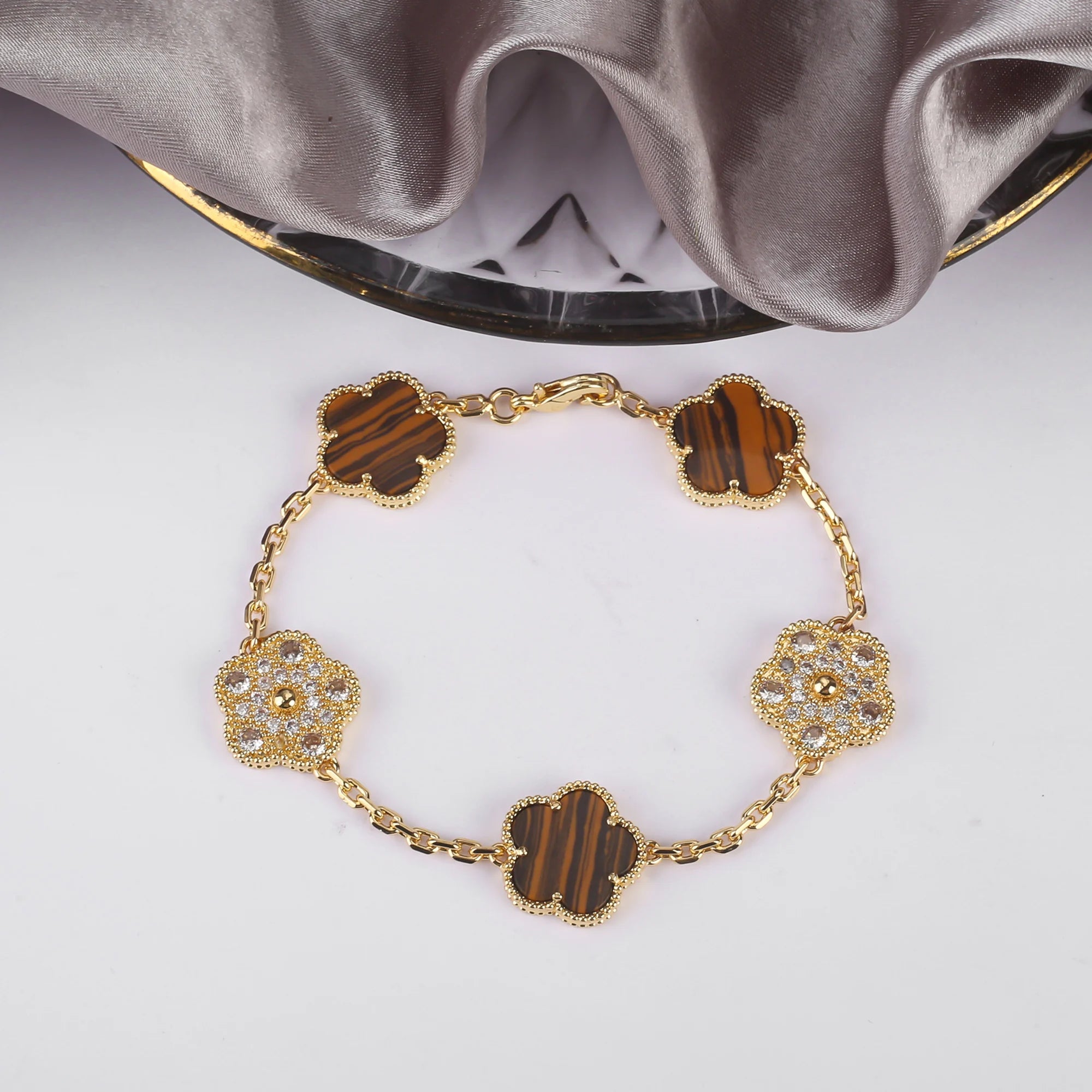 Classic 10 Colors 15mm Five-Leaf Flower Bracelet Simple Lucky Gold Silver Women'S Bracelet For Daily Wear Jewelry Free Shipping Qme 23 1