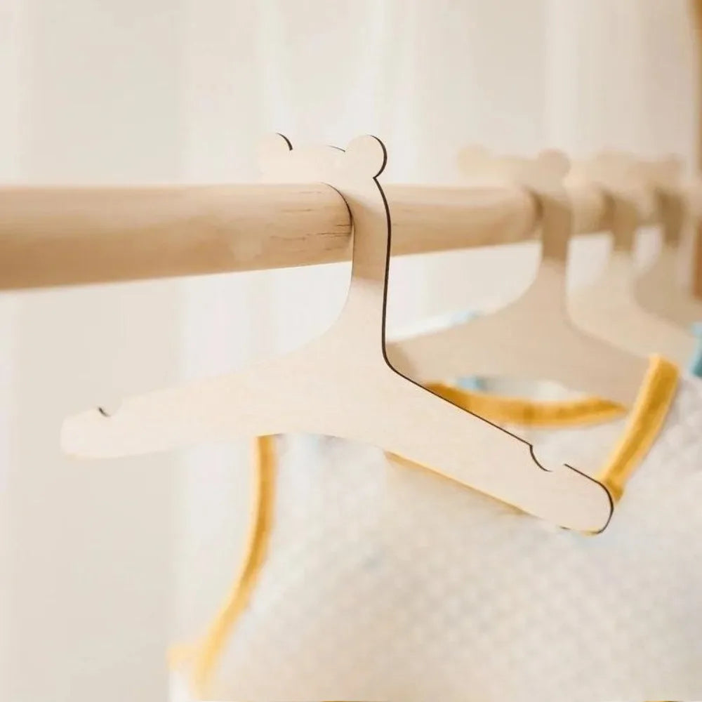 Natural Wood Clothes Hangers, Non-slip, No Paint, Smooth Finish, Durable for Shirts, Coats, Pants, Wardrobe Storage Qme