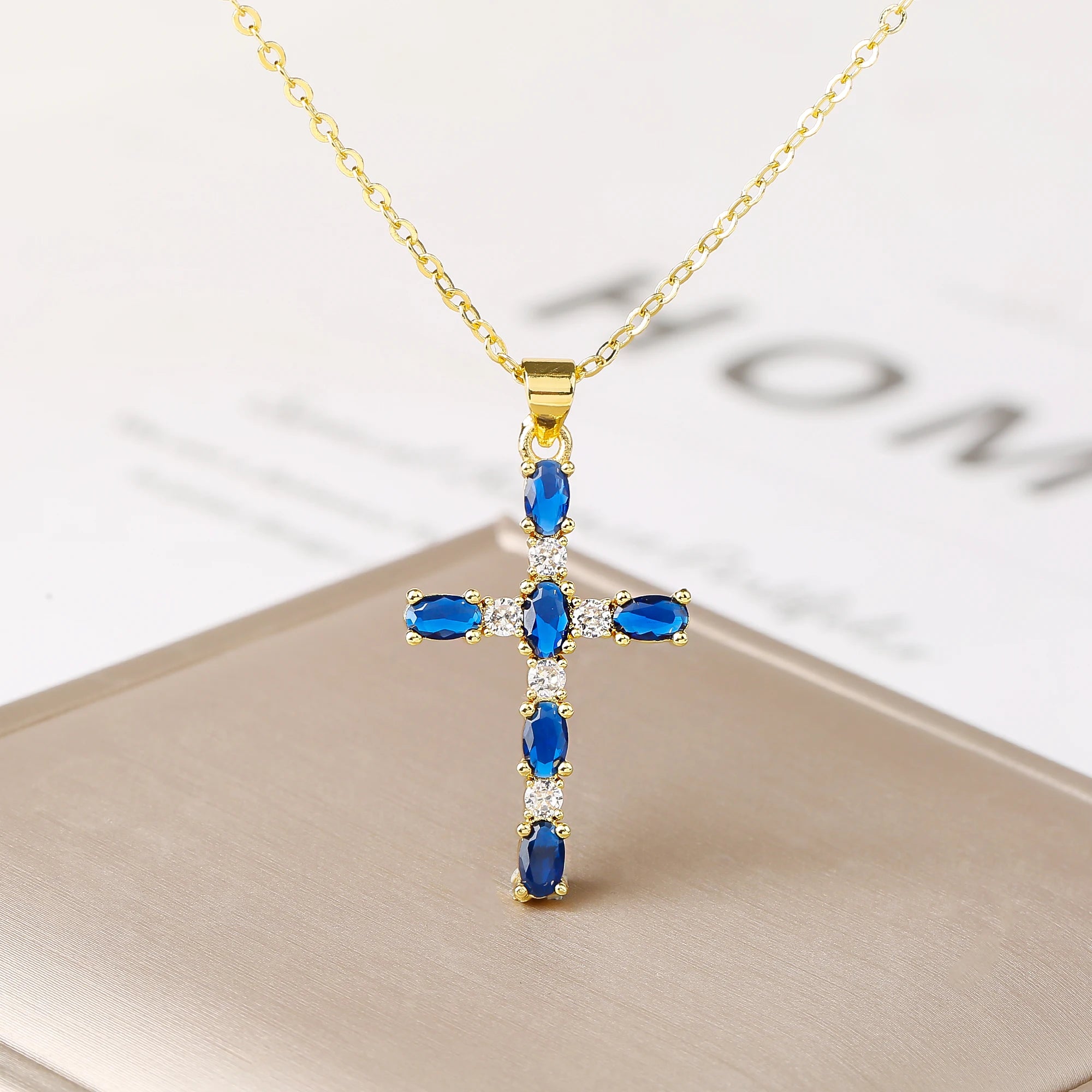 New Arrival Full-Zircon Crystal Cross Pendant Necklace Luxury for Men Women Daily Wear Party Religious Jewelry Christian Gift Qme 4 45cm