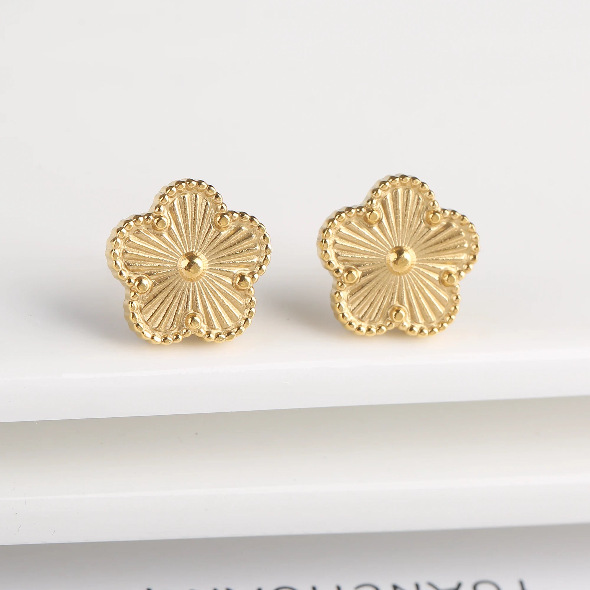 High Quality Stainless Steel Five-Leaf Flower Plant Earrings Classic Luxury For Woman Party Wedding Jewelry Hot Sale Clover Qme Earrings 1