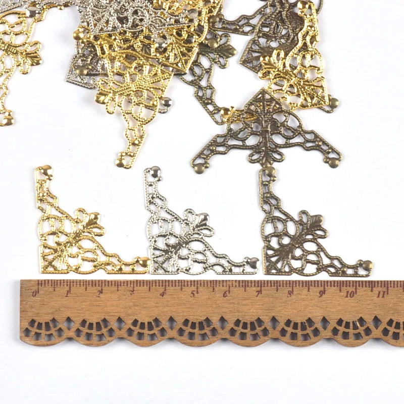 20Pcs 3 Color Antique Corner Protector Filigree Wraps Metal Crafts Box Connectors For Jewelry Findings Scrapbook DIY Home Decor Qme