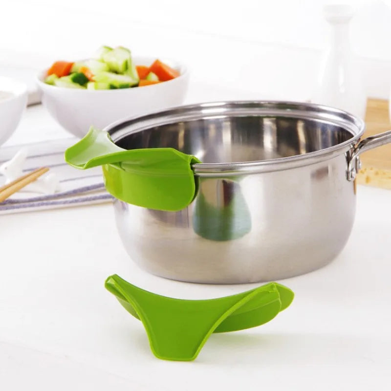 1 Funnel Anti-overflow Silicone Creative Clip-on Filter Pot Bowls Qme