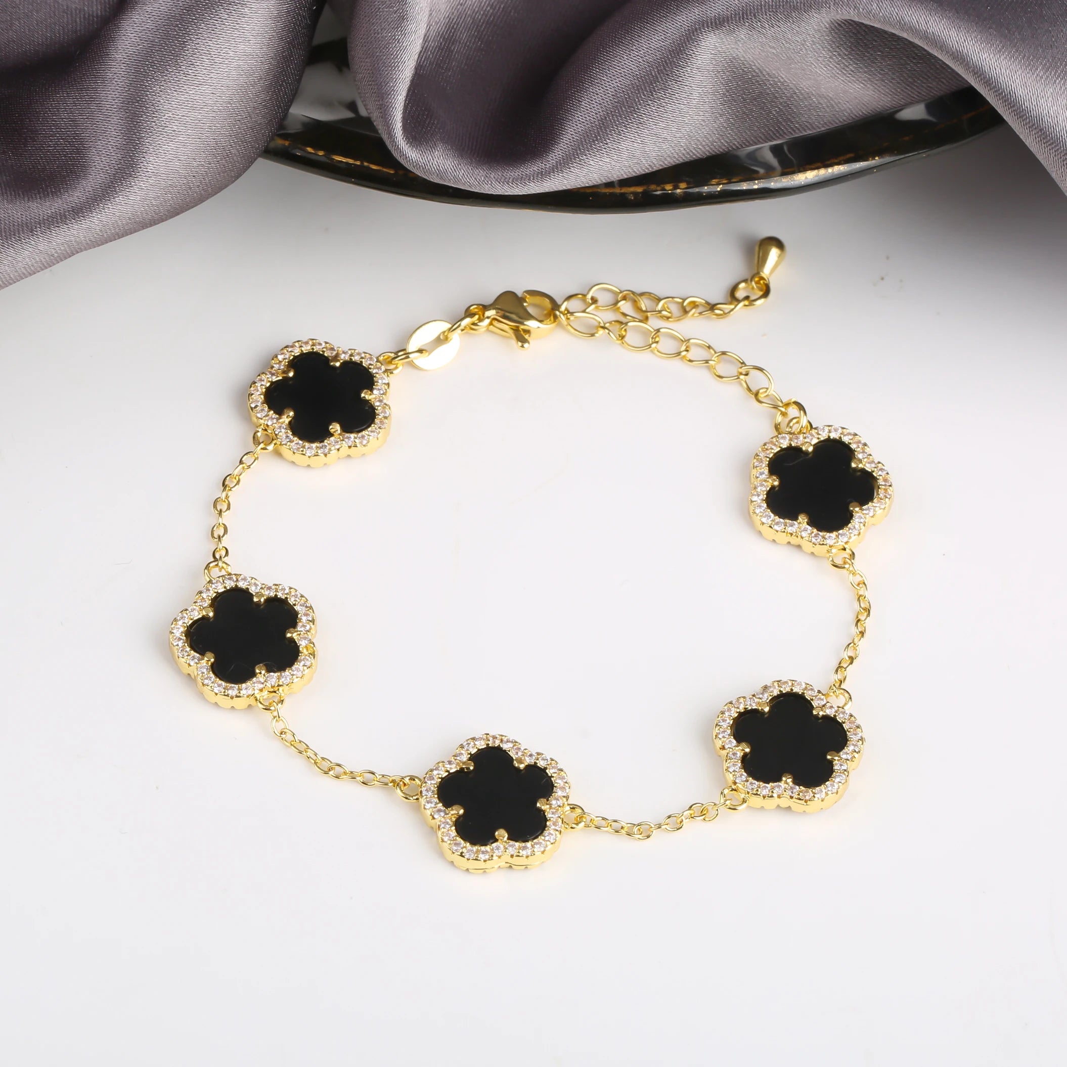 2023 INS 10 Colors Five Leaf Flower Bracelet Classic Fashion