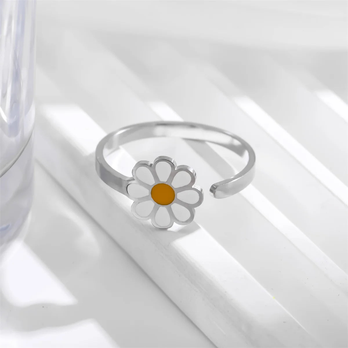 Fashion Vintage Daisy Flower Rings For Women Style Adjustable Opening Finger Ring Bride Wedding Engagement Statement Jewelry Qme resizable 4