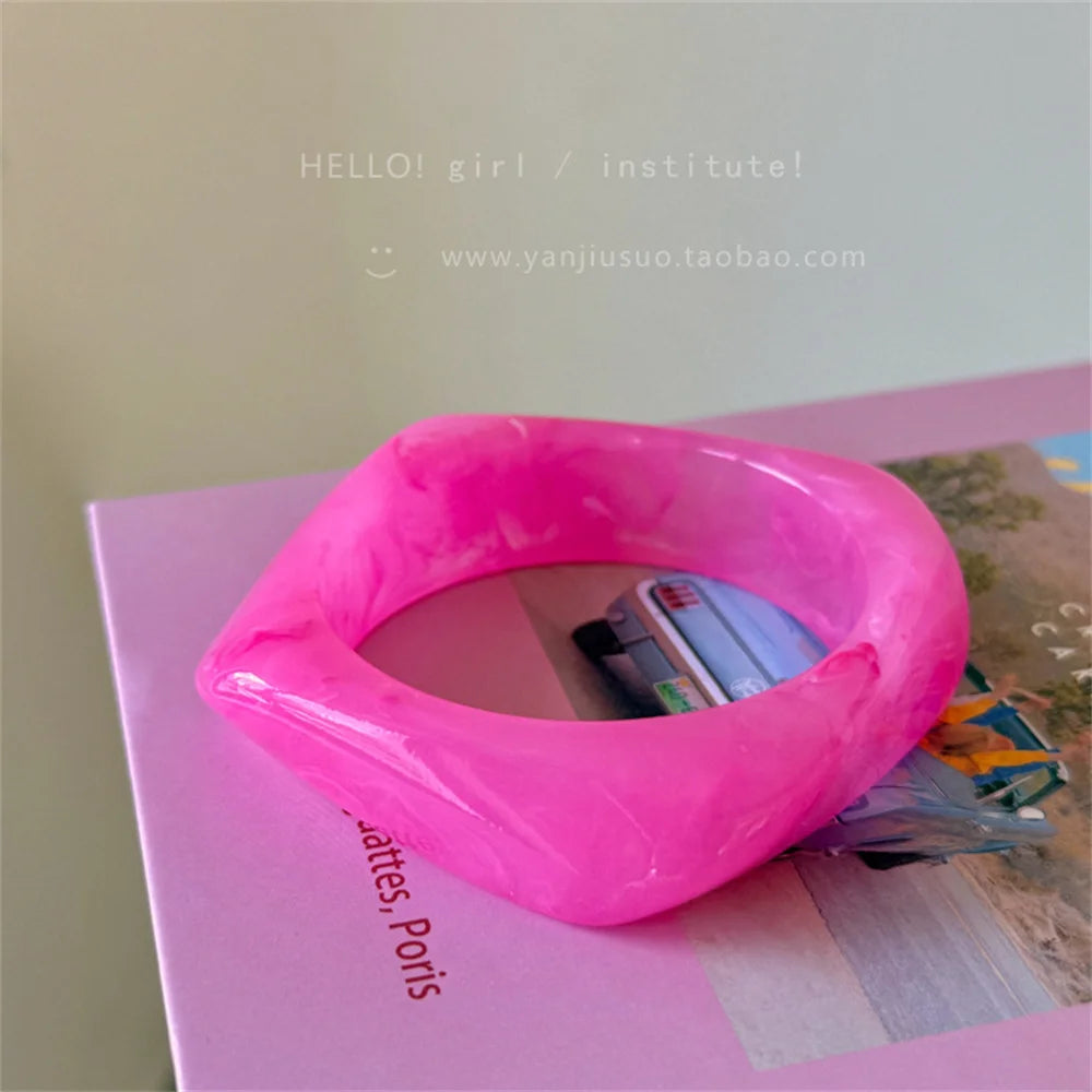 Fashion Colorful Irregular Resin Bangle Bracelet for Women Simple Retro Wide Edged Geometric Bracelet Casual Accessory Bangle Qme meihong fang