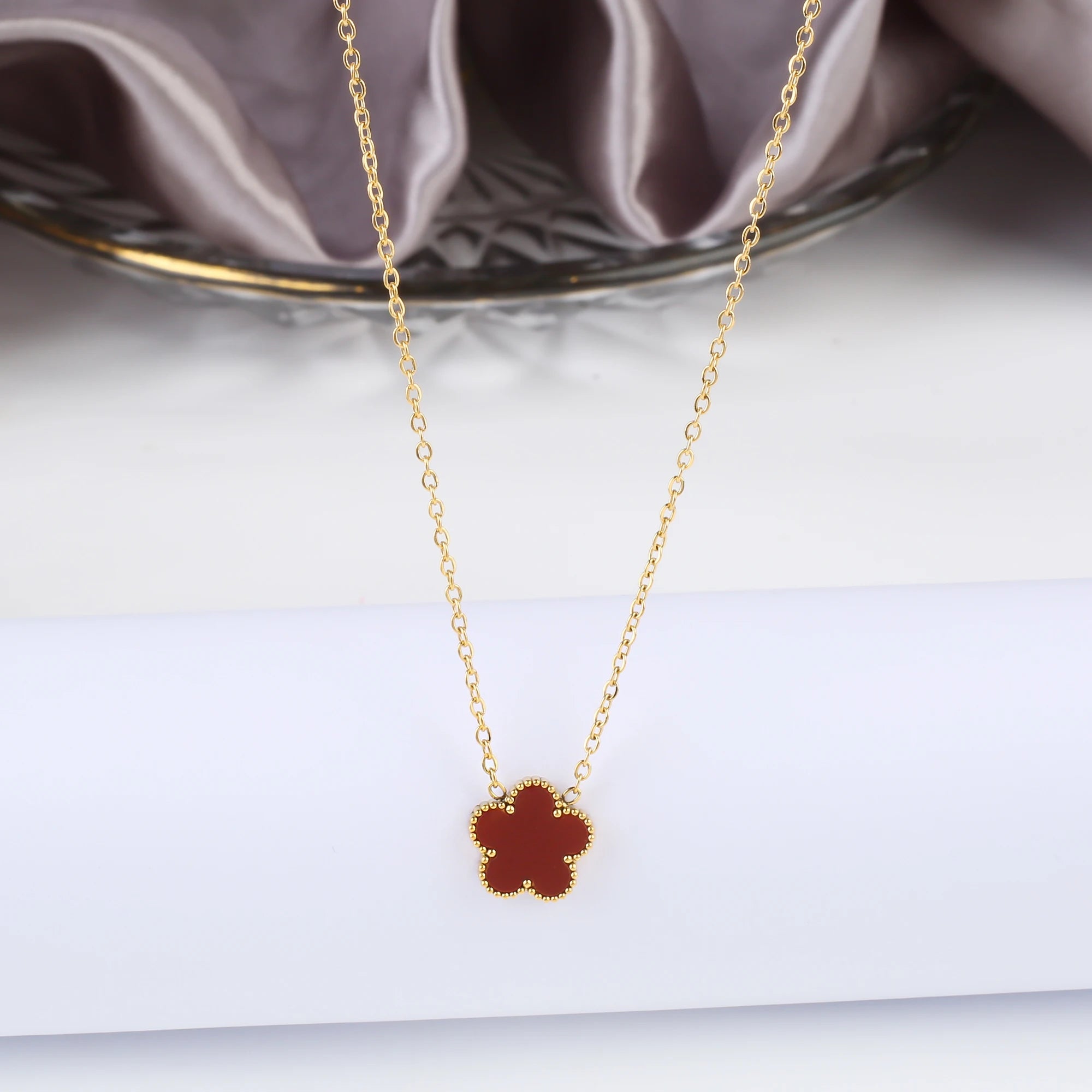 Simple Stainless Steel Five Leaf Flower Pendant Necklace Classic For Woman Girl Holiday Daily Wear Jewelry Gift Free Shipping Qme Steel color