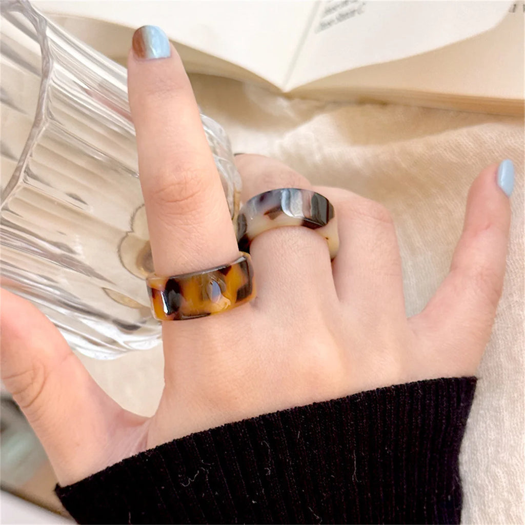 Cool Leopard Print Amber Color Resin Geometric Round Open Finger Rings For Women Acetate Board Adjustable Rings Party Jewelry Qme