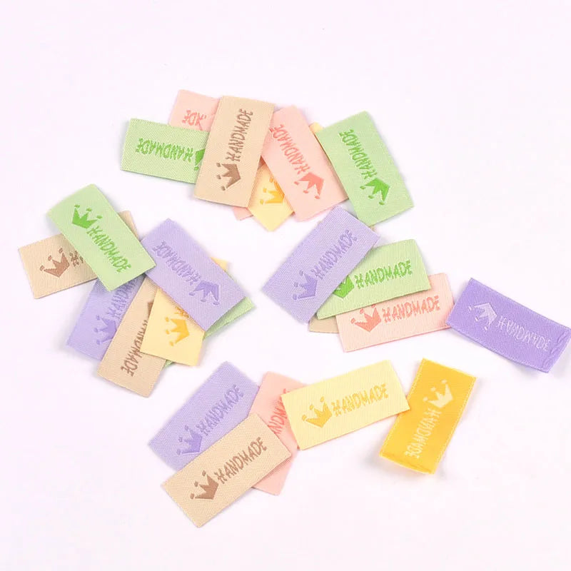 50pcs 1.7x3.4cm Mix Colorfull Crown Pattern Rectangle Label For DIY Clothing Personality Decorative Sewing Accessories c3834 Qme