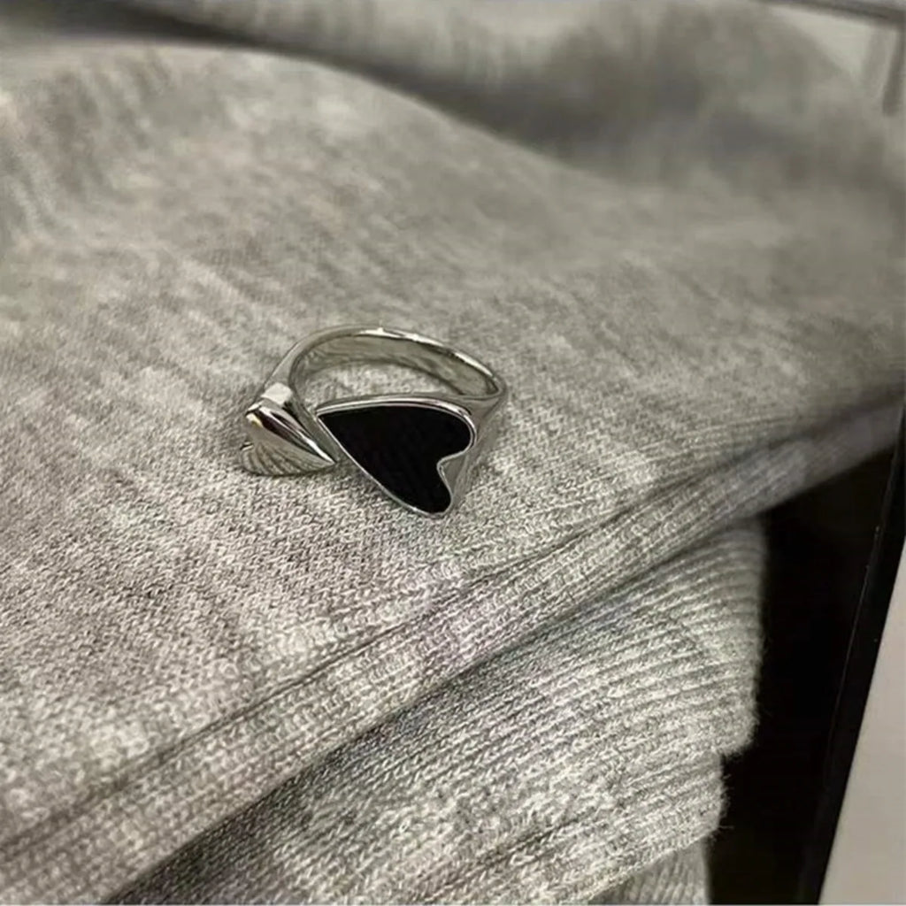 New Trendy Two-color Black Heart Rings for Women Minimalist Aesthetic Drop of Oil Open Rings Female Metal Punk Party Jewelry Qme