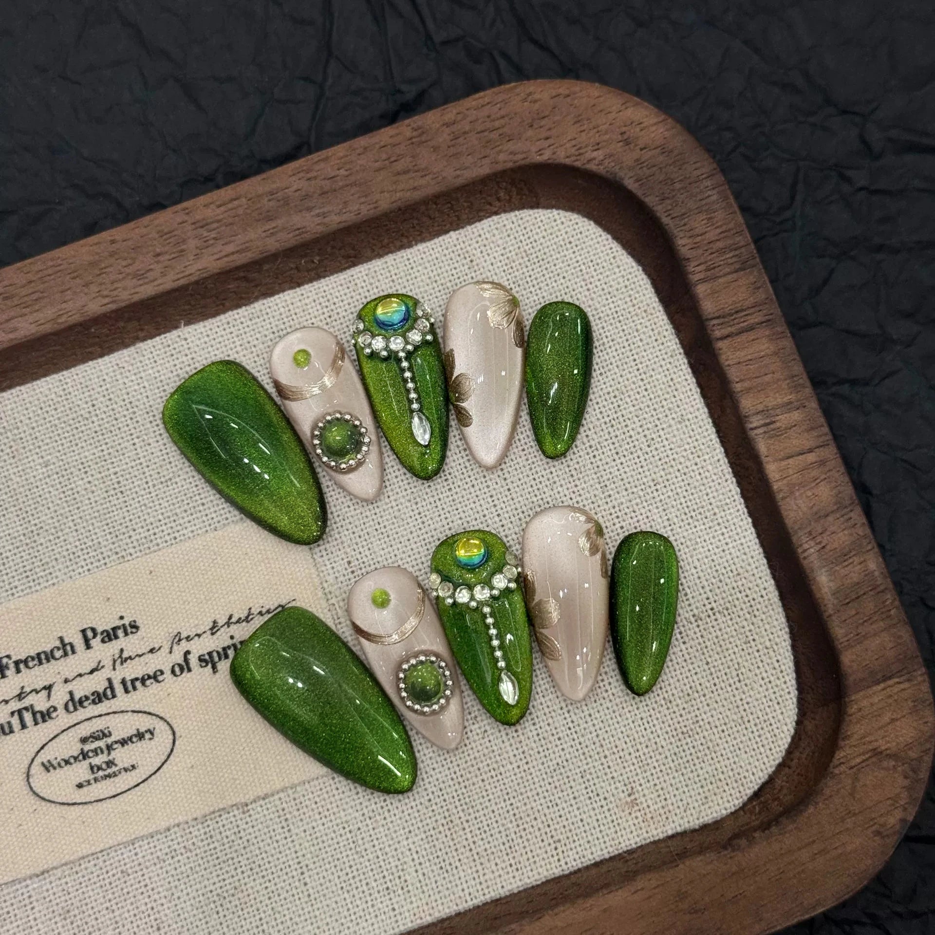Charming Diamond Decor Glossy Green Cat's Eye Handmade False Nails Qme GJ-CDJ-ZB208-1318-S