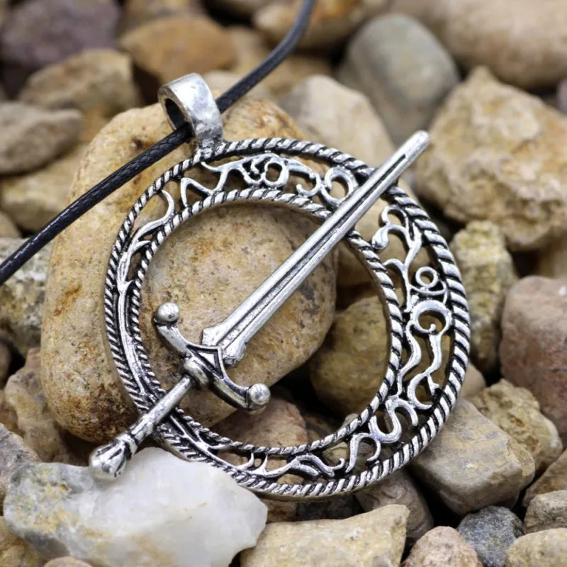Steam Game Dark Souls 3 Cosplay Blade of The Dark Moon Pendant Covenant Sword Retro Necklace Leather Rope Steampunk Jewelry Gift Qme
