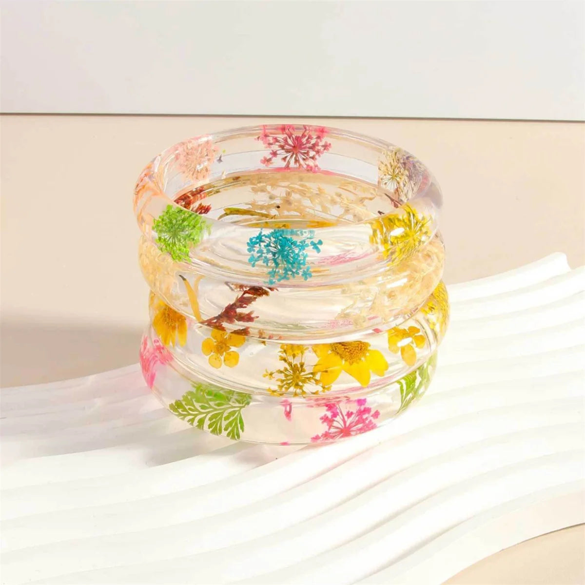 Cool Vintage Flower Leaf Transparent Acrylic Wide Bangle Bracelet Women Boho Coloful Dried Daisy Resin Bracelets INS Jewelry Qme